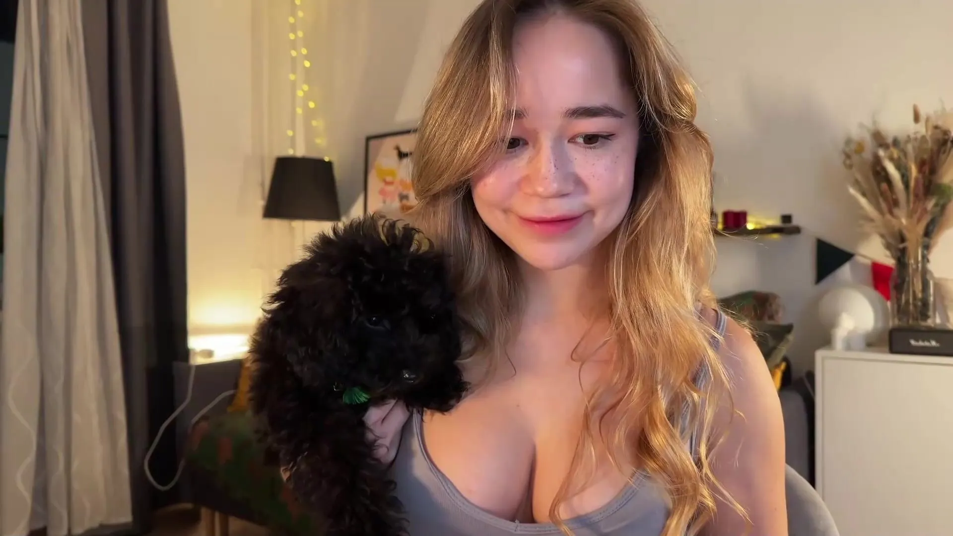 Kristyspiritedaway webcam suggestive gesture