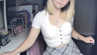 Molly_Art New Porn Video [Myfreecams] - romantic, c2c, new model, blonde, pussy