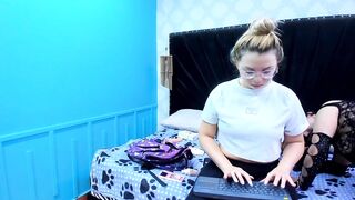 Samara-Messy- Cam Porn Video [Stripchat] - recordable-publics, erotic-dance, small-tits, twerk, camel-toe