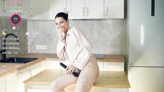 suziegoglia Top Porn Video [Chaturbate] - new, natural, young, shy, 18